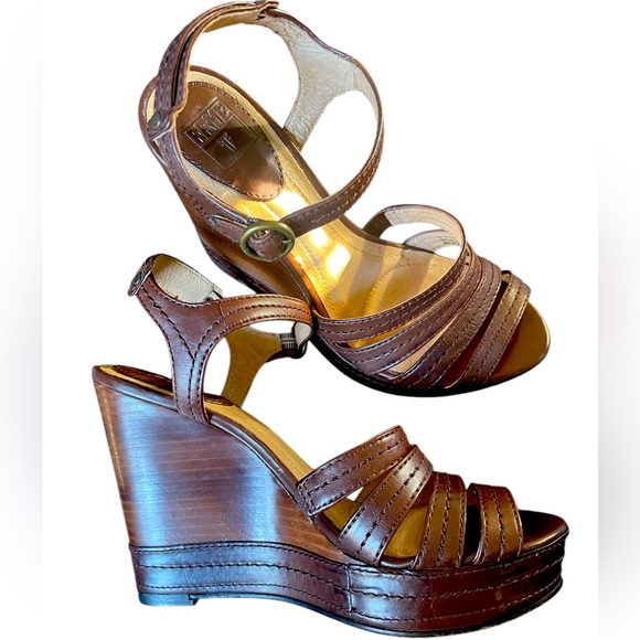 Frye CORRINA STITCH WEDGE SANDALS SIZE 8